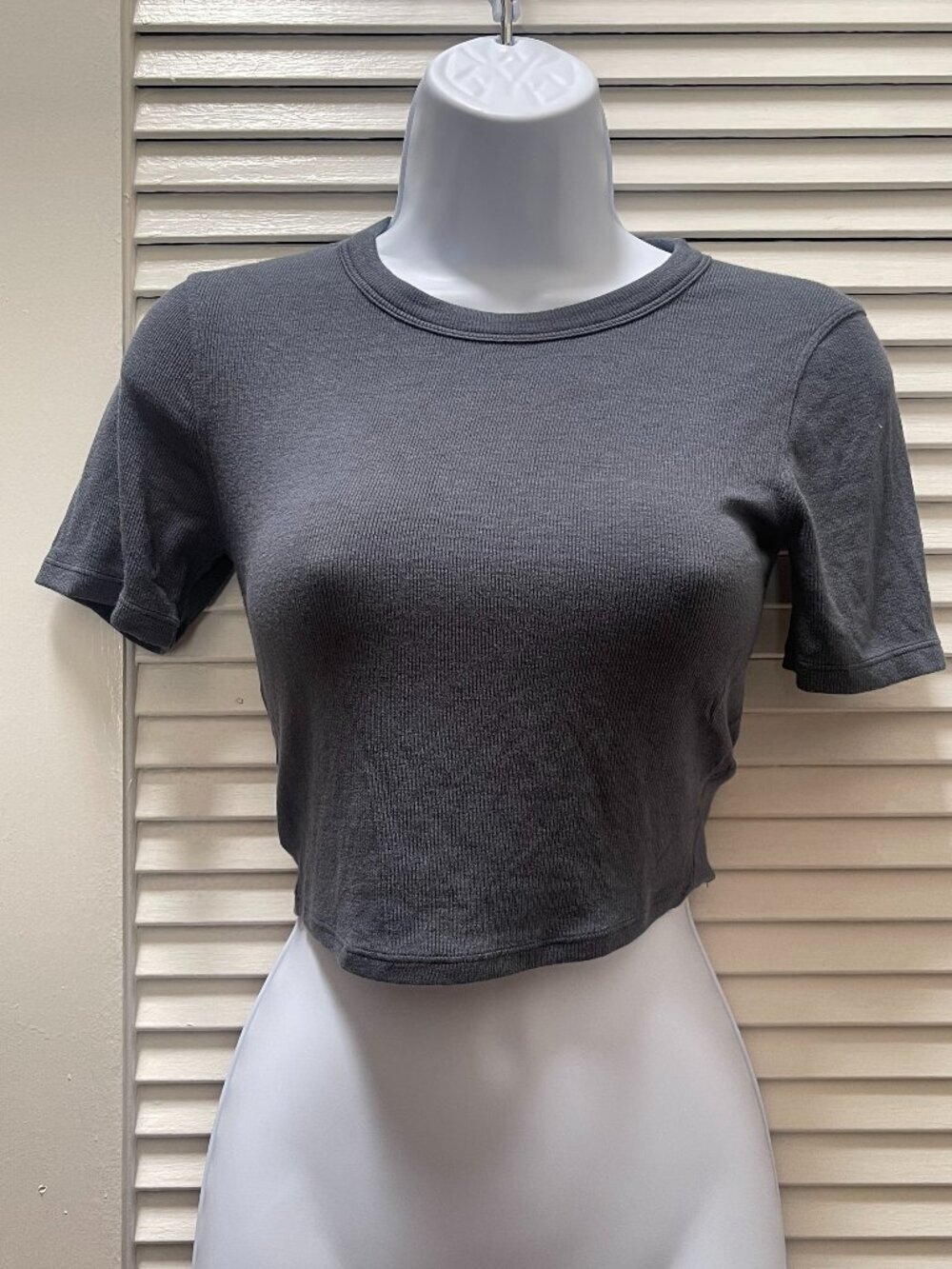 lululemon Ribbed Cropped Dark Gray Tee XS